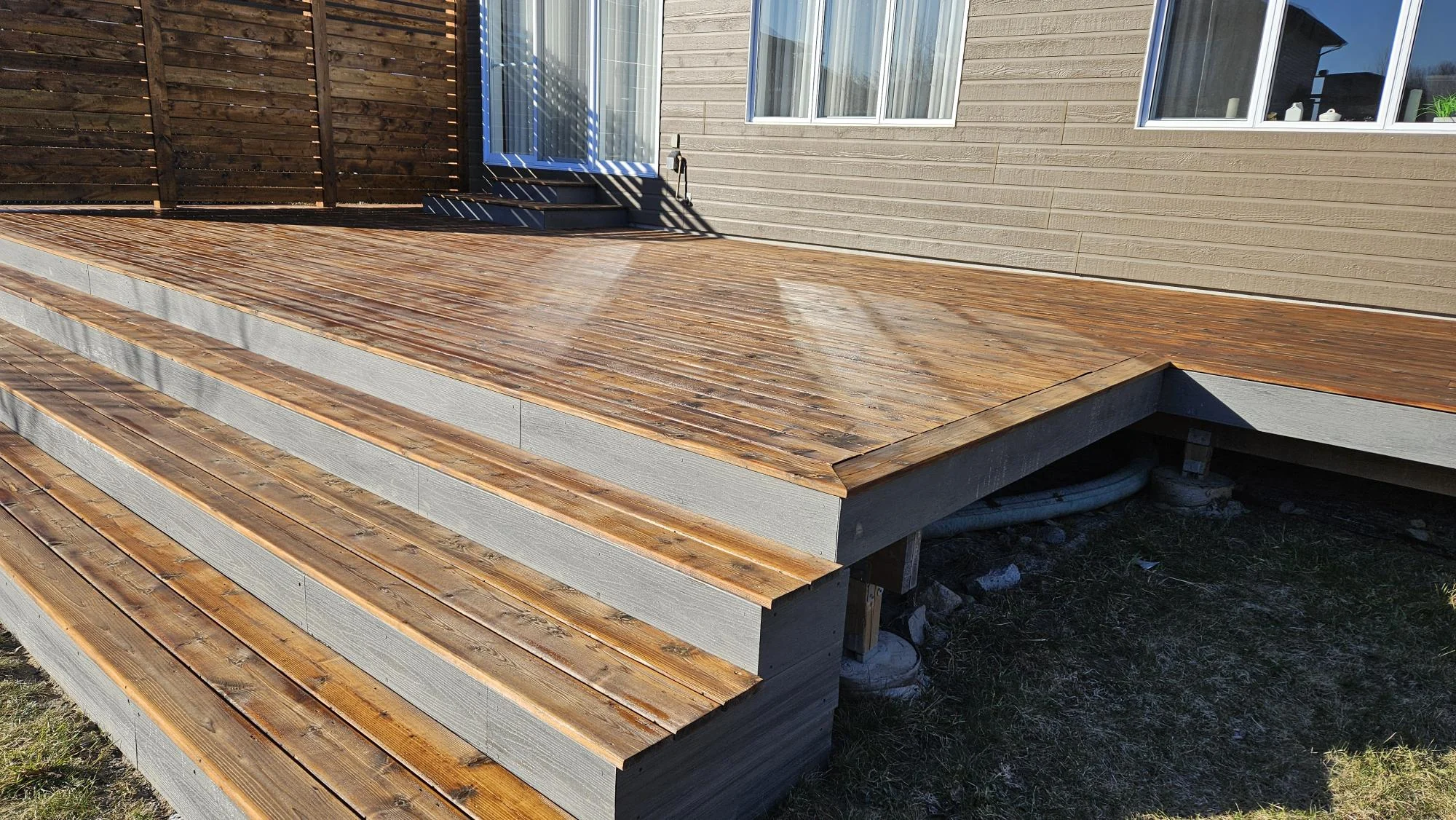 Le bois, dans toute sa beauté — Terrasse et marches
